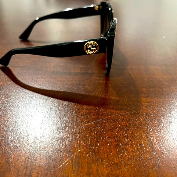 Authentic Gucci Sunglasses. Only used once. - Picture 3 of 4